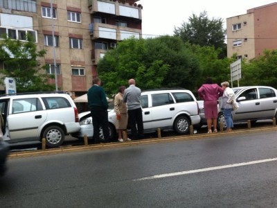 Tânăr de 19 ani rănit într-un accident pe Podul Golescu (FOTO)