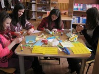 Elevii din Halmeu, alături de copiii străzii, printr-o acţiune umanitară Elevii din Halmeu, alături de copiii străzii, printr-o acţiune umanitară