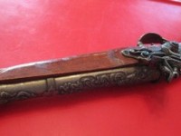 Dosar penal pentru deţinerea unui pistol haiducesc Dosar penal pentru deţinerea unui pistol haiducesc