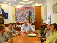 Primarul a semnat încă trei contracte de reabilitare termică a unor blocuri Primarul a semnat încă trei contracte de reabilitare termică a unor blocuri
