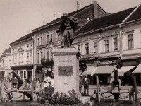Donaţii pentru statuia eroului necunoscut. Inițiatorii vor să strângă 100.000 de euro Donaţii pentru statuia eroului necunoscut. Inițiatorii vor să strângă 100.000 de euro