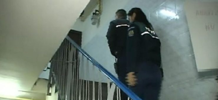 Instanța dispune distanță minimă față de fiică.